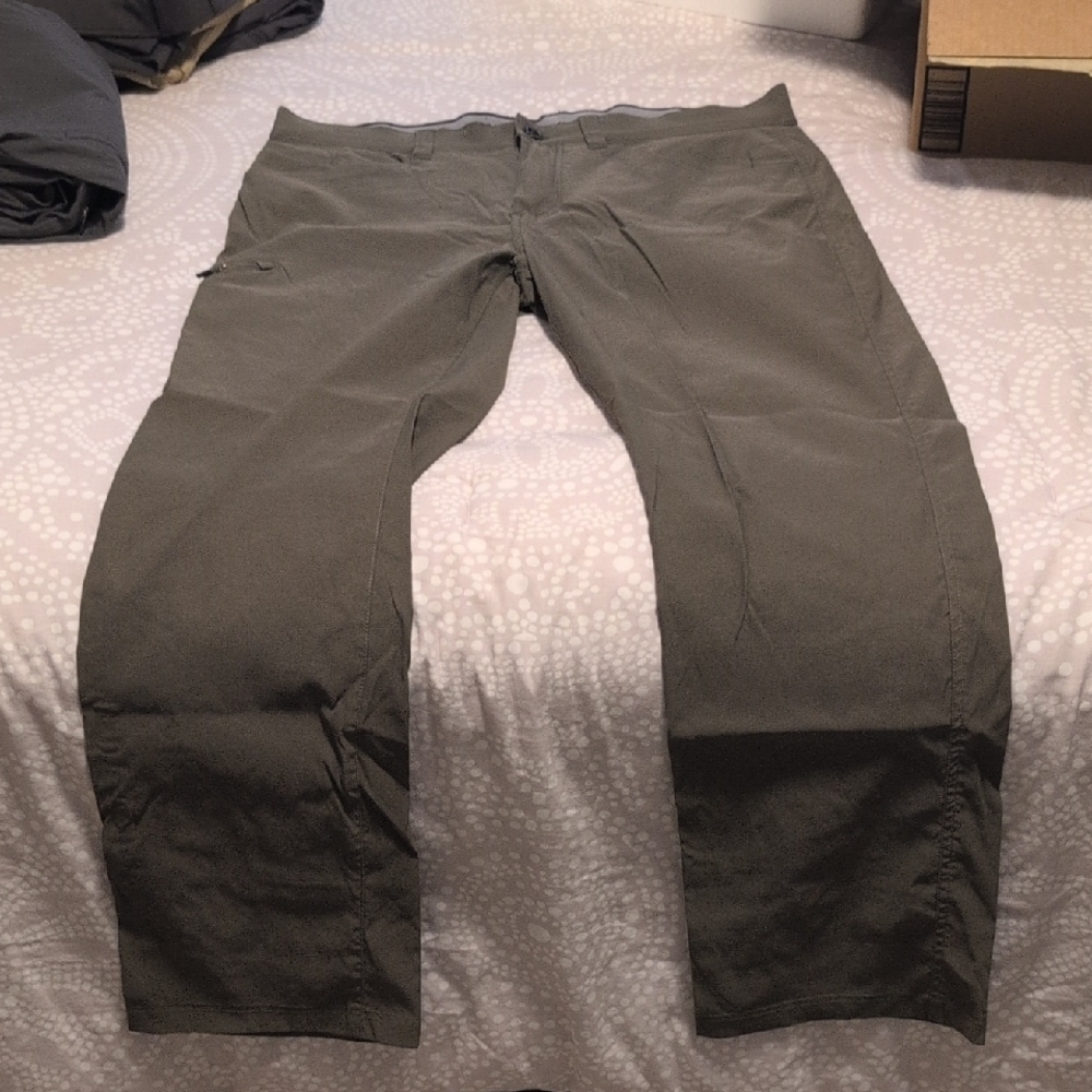Orvis Men's Dark Olive Cargo Pants
